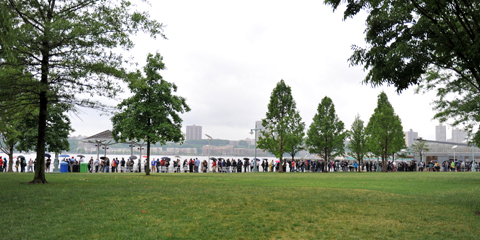 SENYC-2015-Entrance-Line-photo-by-Kendall-Whitehouse-480x240