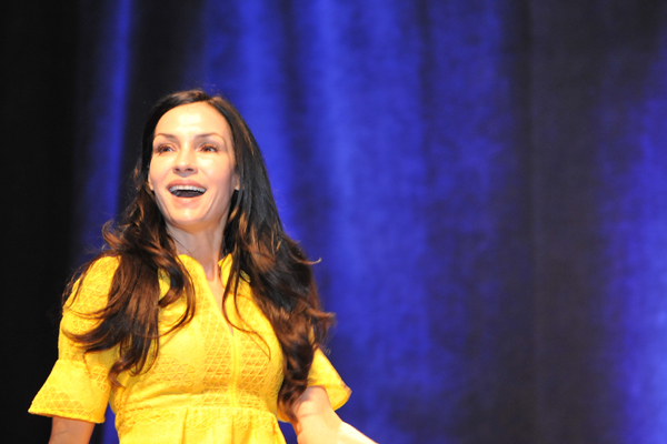 Famke-Janssen-WizardWorldPHL-2017-photo-by-Kendall-Whitehouse-600x400
