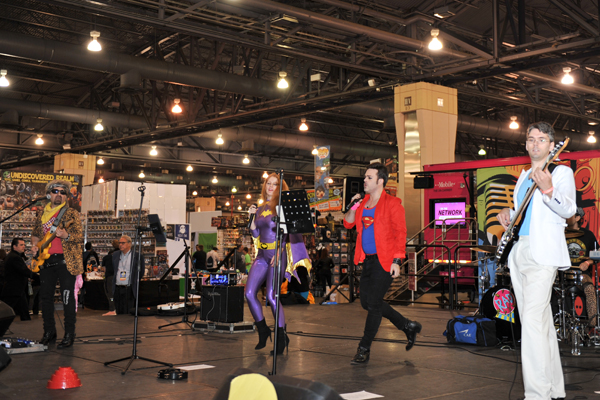 White-Wedding-WizardWorldPHL-2017-photo-by-Kendall-Whitehouse-600x400