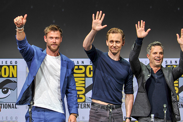 Chris-Hemsworth-Tom-Hiddleston-Mark-Ruffalo-SDCC-2017-photo-by-Kendall-Whitehouse-600x400.jpg