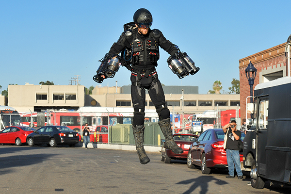 Richard-Browning-Jet-Suit-SDCC-2017-photo-by-Kendall-Whitehouse-600x400