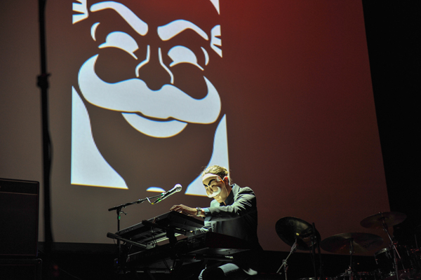 E-Coin-Launch-Fsociety-Keyboardist-NYCC-2017-photo-by-Kendall-Whitehouse-600x400