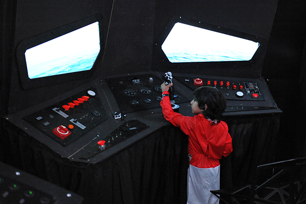 The-Tick-Dangerboat-Controls-NYCC-2017-photo-by-Kendall-Whitehouse-600x400