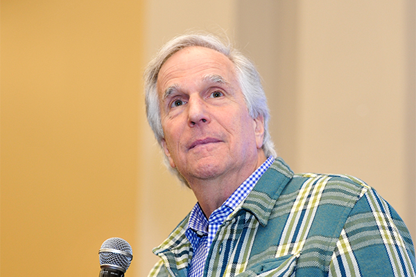 Henry-Winkler-WWPhillyCC-2018-photo-by-Kendall-Whitehouse-600x400